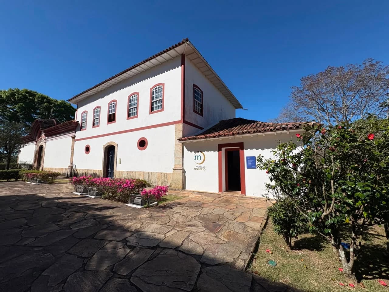 Museu do Oratório: Uma fascinante viagem antropológica e estética pelos objetos da fé brasileira